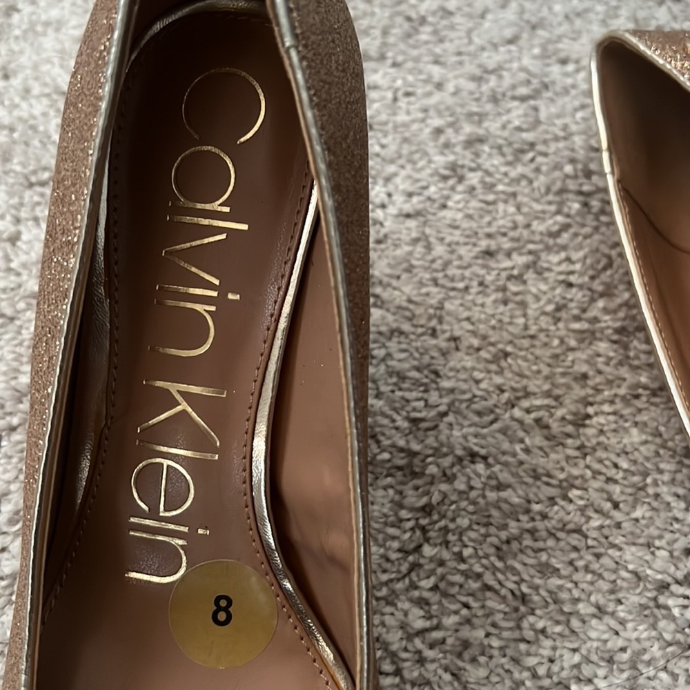 🎉 HP X 4⭐️ Firm Price ⭐️ NWT Calvin Klein Shimmery Gold Heels - Picture 5 of 5